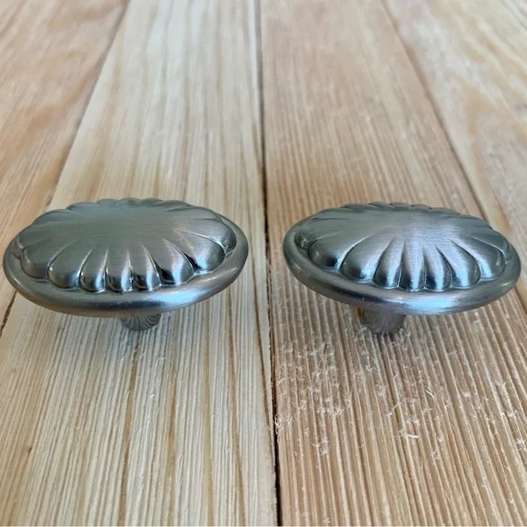 Set of 2 Satin Nickel Oval Shell Knob Cabinet Pulls Flower Drawer Knobs Hardware - Picture 2 of 10